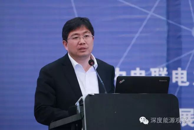 图为中电投融和融资租赁有限公司总经理蔡宁发表演讲