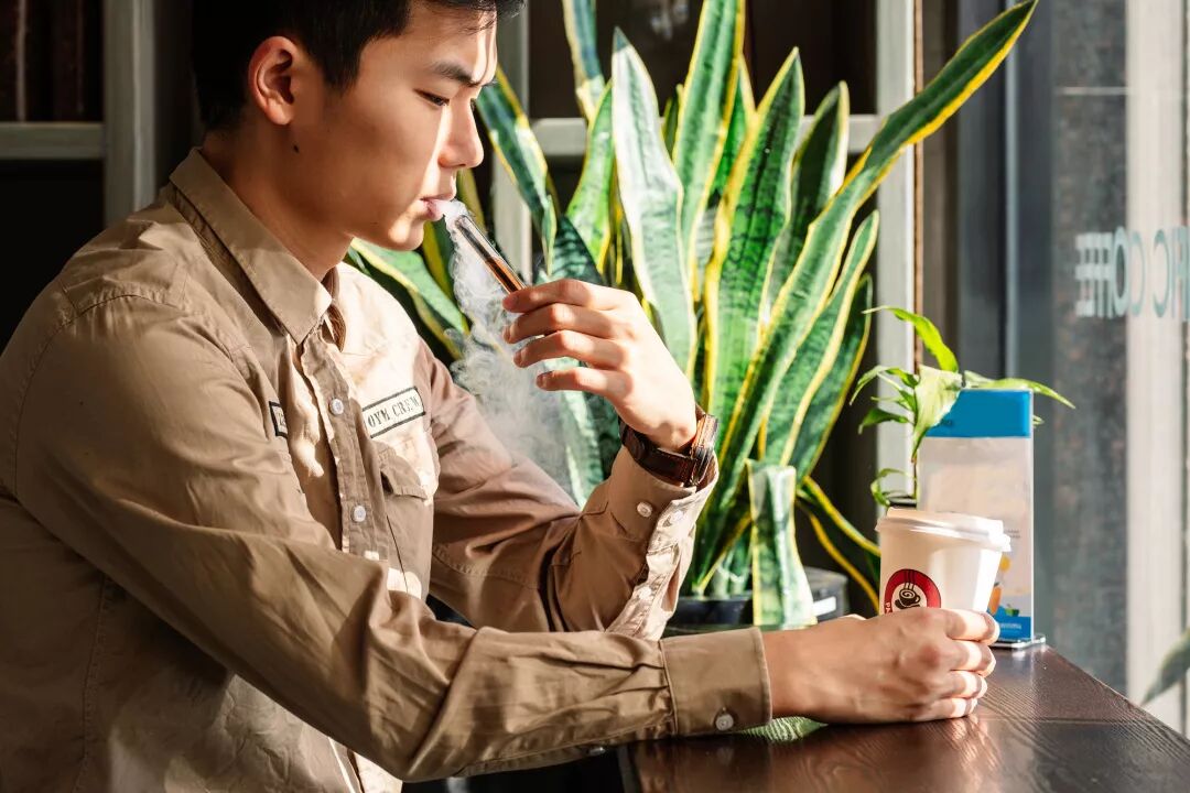 苹果版电子烟！颜值爆表，吸1口解瘾，3口让你High翻天！