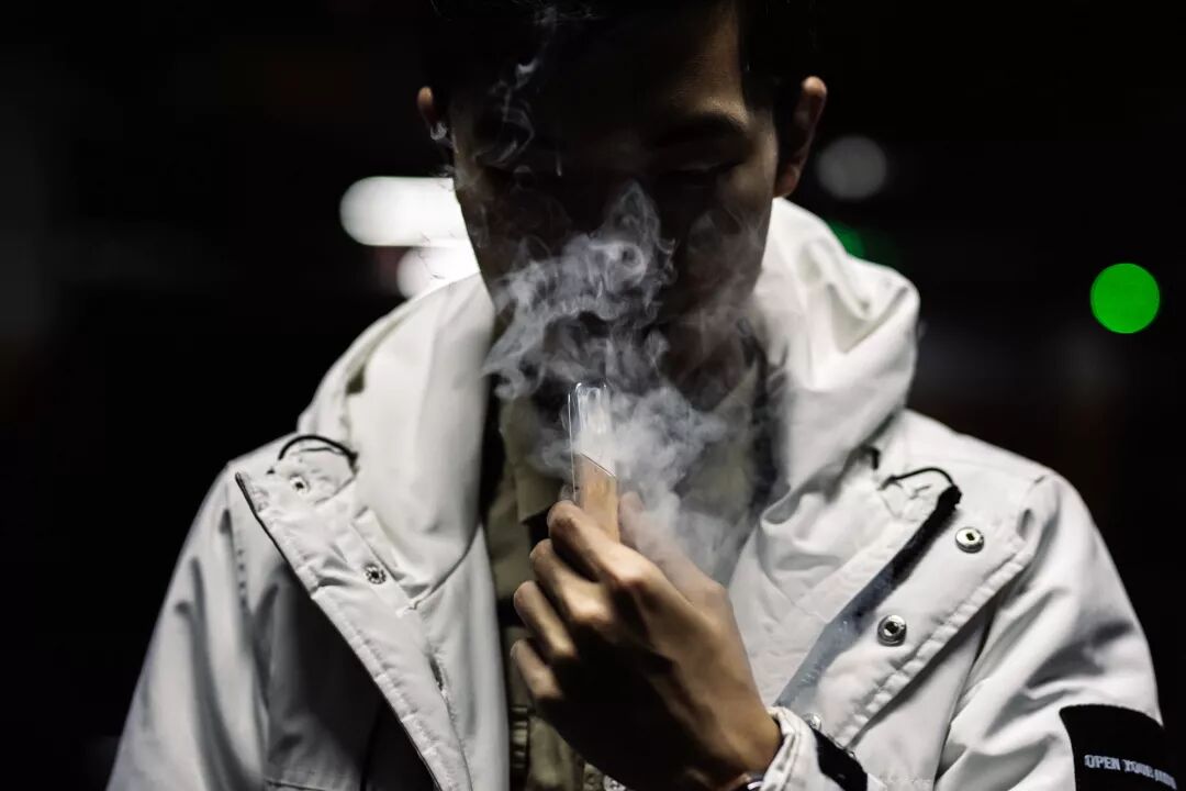 苹果版电子烟！颜值爆表，吸1口解瘾，3口让你High翻天！