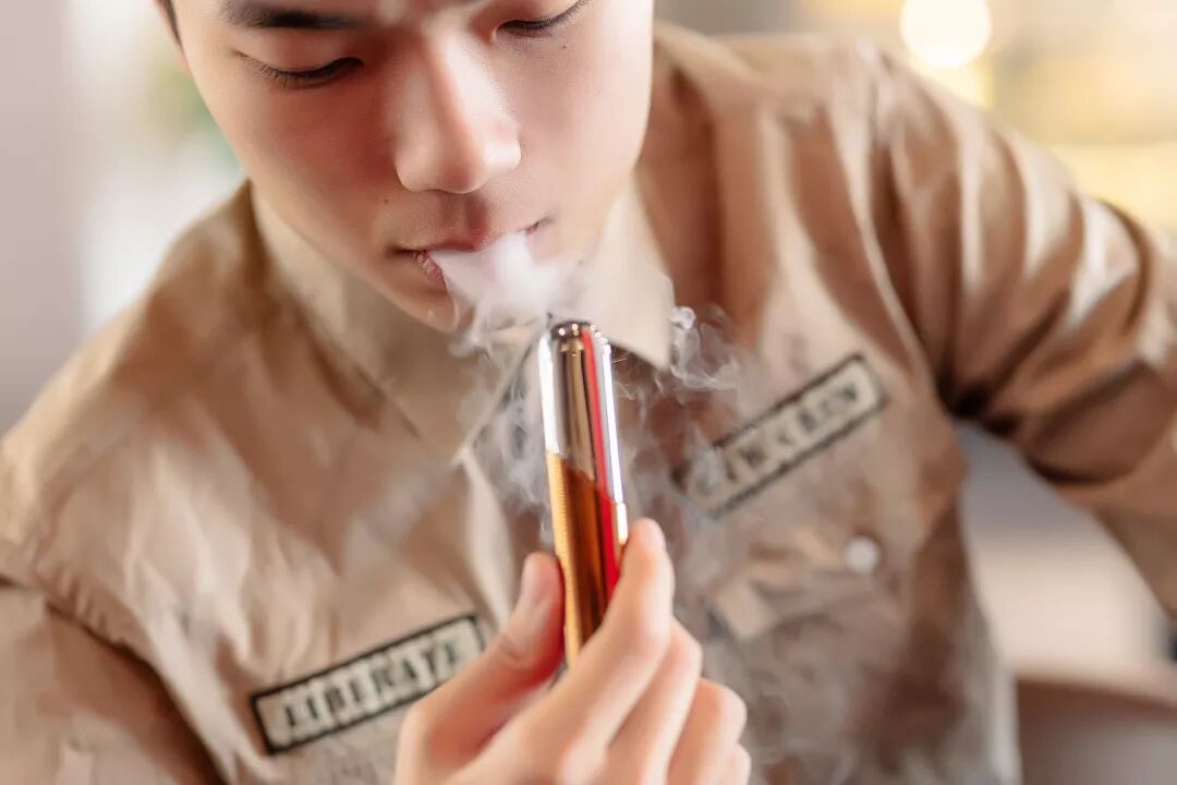 苹果版电子烟！颜值爆表，吸1口解瘾，3口让你High翻天！