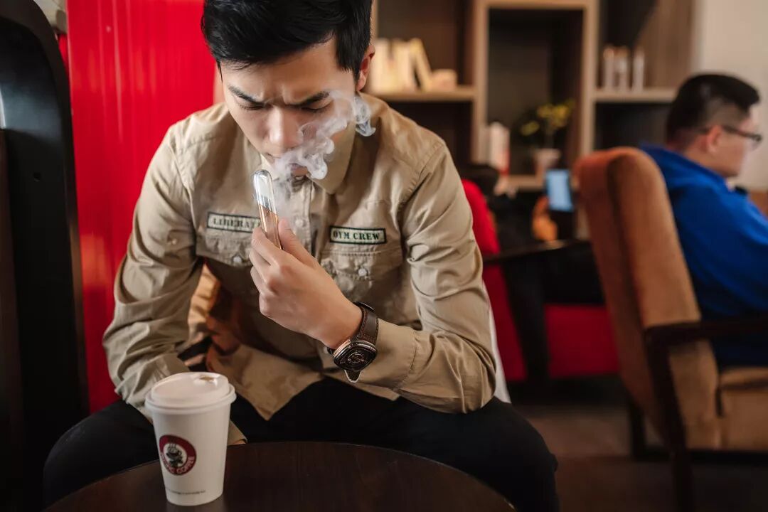 苹果版电子烟！颜值爆表，吸1口解瘾，3口让你High翻天！