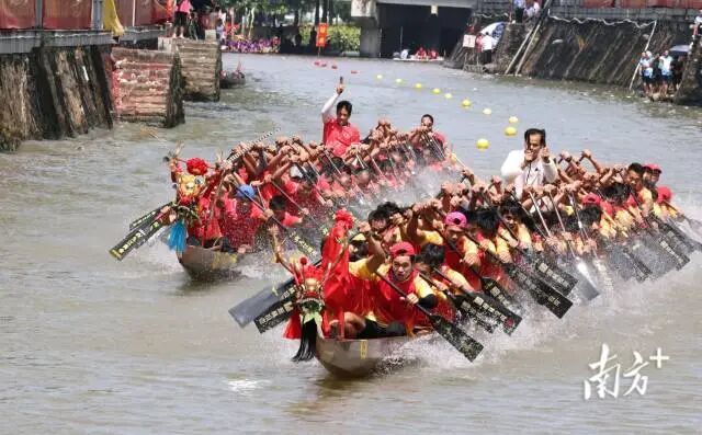 九江通过各类龙舟活动、龙舟赛事，搭建起村与村联络感情的桥梁。