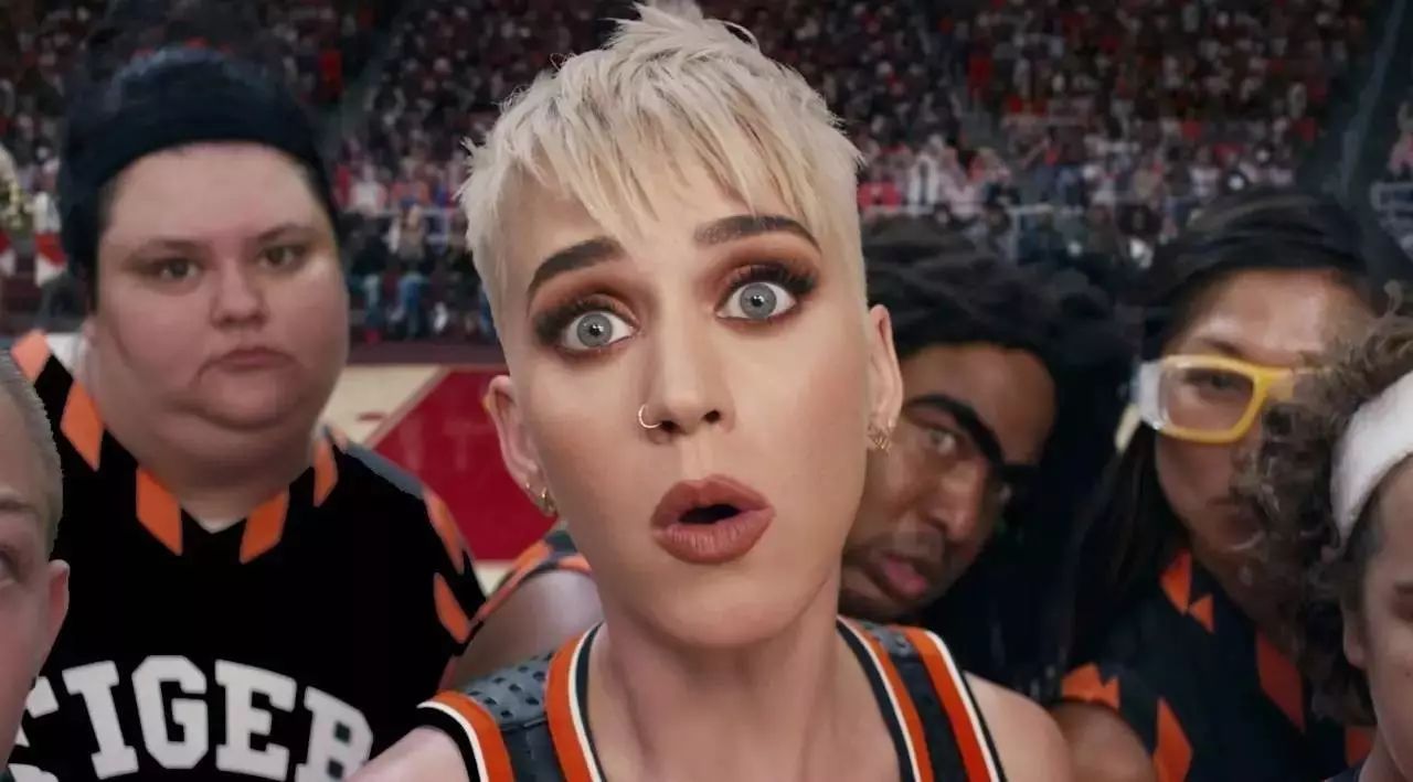 Katy Perry新单MV首播!你为水果姐打Call,我为麻辣鸡打鸣!