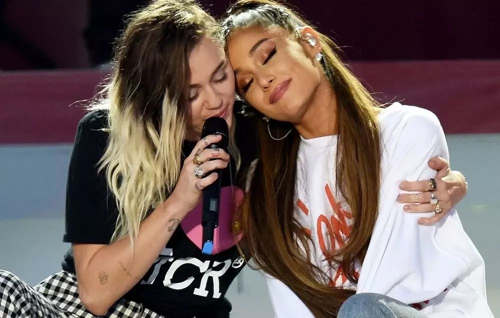 有一种简单真挚纯粹的友谊叫Miley Cyrus & Ariana Grande