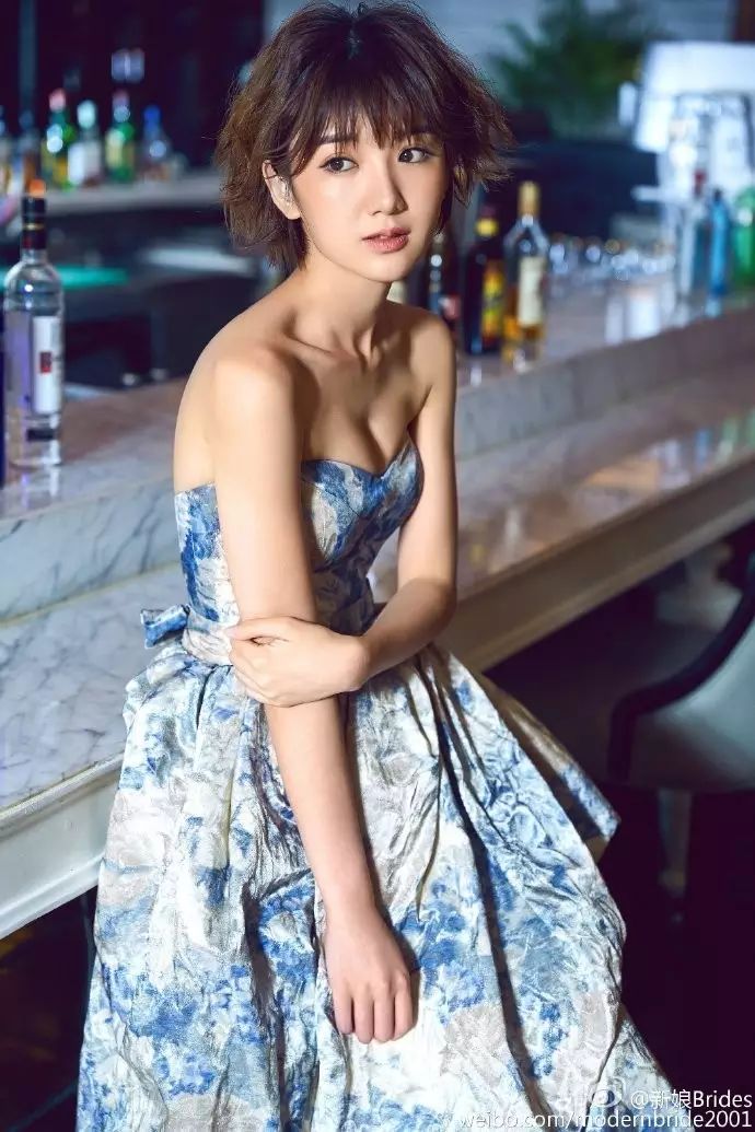 毛晓彤小波短发上演唯美婚纱大片,性感起来不得了!
