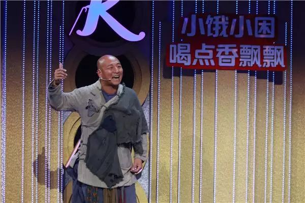 周晓鸥跨界演绎京城贝勒爷,堪称专业级表演