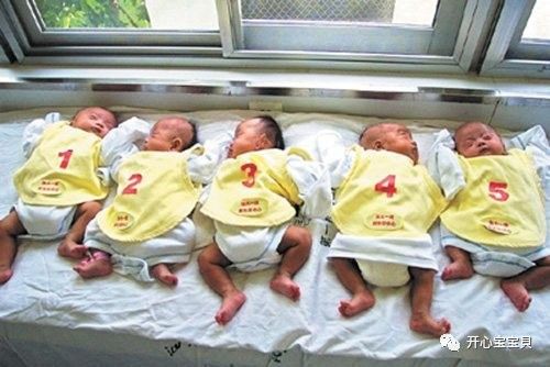 22岁年轻妈妈怀孕五胞胎,孩子出生看到性别后,医生纷纷羡慕!