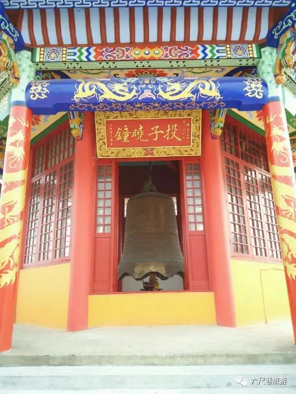 据传寺的上下曾有"三鸦报晓","二虎巡廊","神霄宫","望湖亭","抽