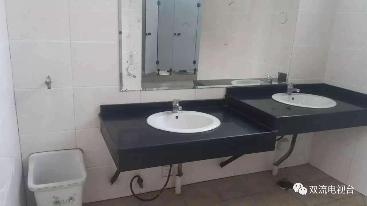 慎入！居然有人把厕所搞成这样！惊呆了…