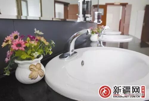 慎入！居然有人把厕所搞成这样！惊呆了…