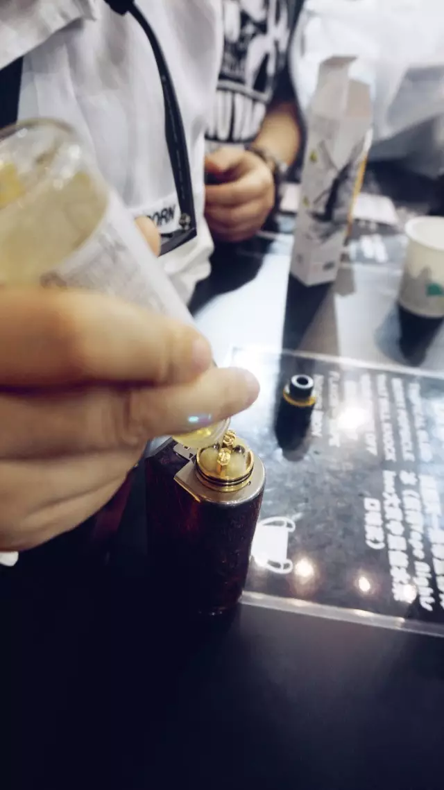 Dripping that atty with LEMON PIE 60ML | MR MERINGUE