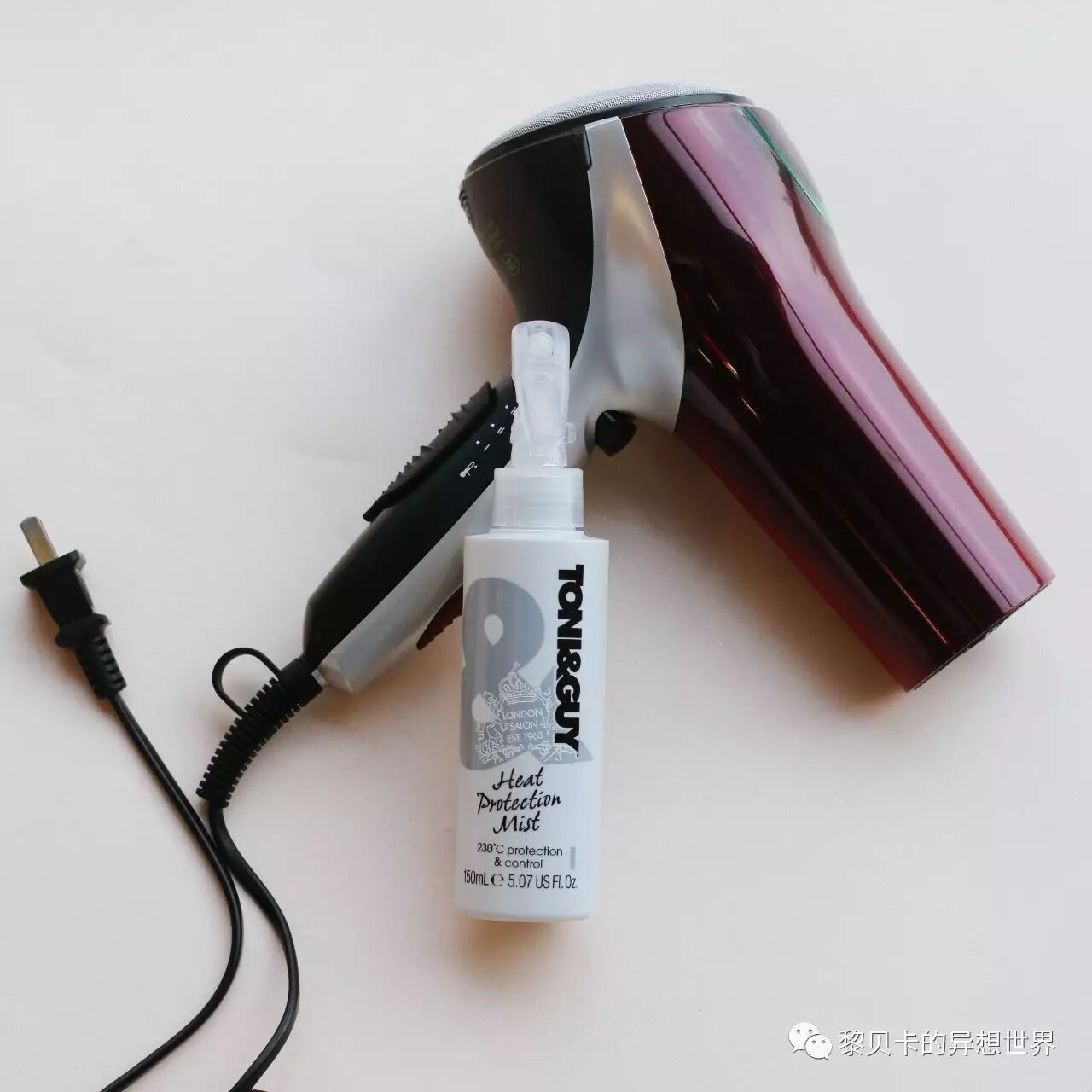 这个喷雾正确的使用方法是在头发还湿润的时候喷，或者在做造型前先把头发打湿再用，才能起到最好的护发作用。