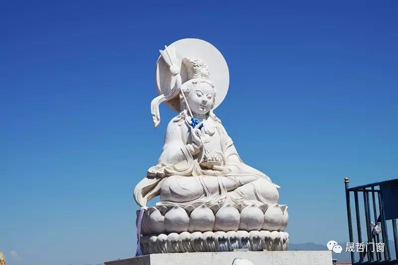 盐湖女神:茶卡盐湖女神名为穆瑶洛桑玛,为班丹玛索女神系统众神中的"