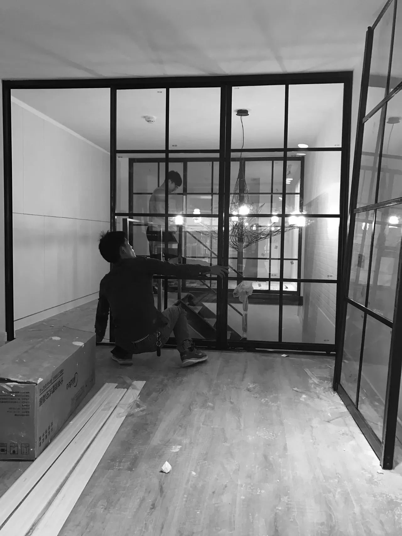 装推拉门地轨好还是吊轨好？别等装完才后悔！