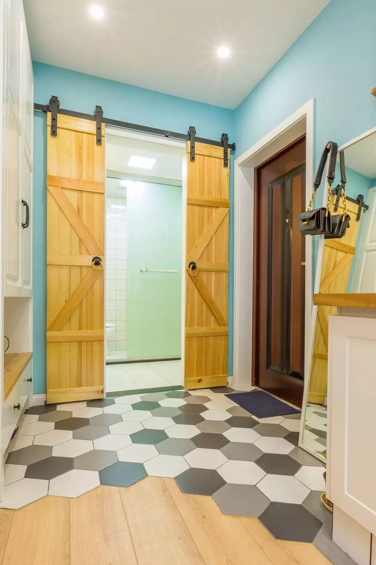 装推拉门地轨好还是吊轨好？别等装完才后悔！