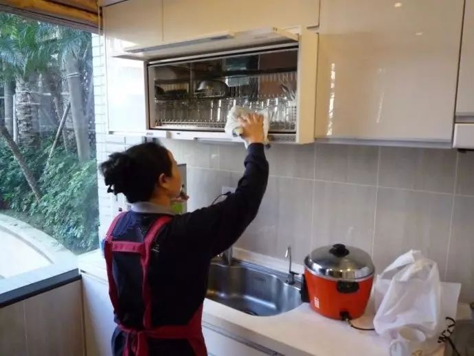 風水廚房裝幾個燈好_裝地熱用什么地板好_廚房裝木地板好嗎