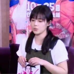 盛一伦化身最美“城管”走马上任,马思纯直播大爆料