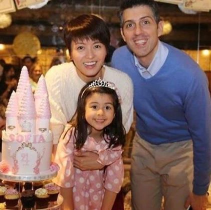 梁咏琪庆祝女儿4岁生日!和西班牙籍老公晒合照
