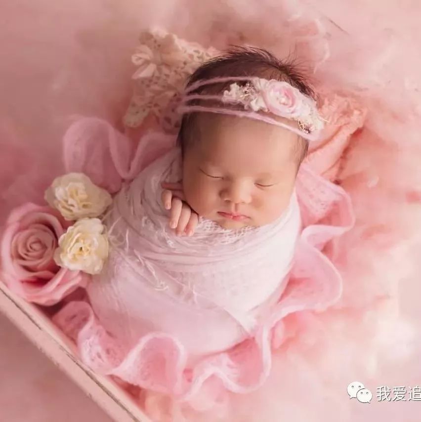 出生11天就拍照! 官恩娜的女儿真的超可爱