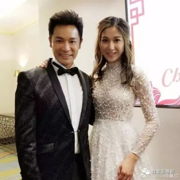 钟嘉欣、郭晋安同台演出合照曝光!自爆收新年红包够供女儿读书