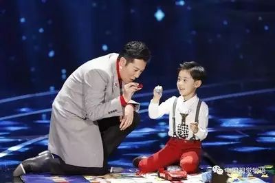 蔡国庆和儿子合唱一首《当你老了》感动现场所有人