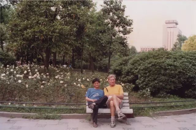 37年前，马云在西湖边的一段际遇，为他打开世界之窗