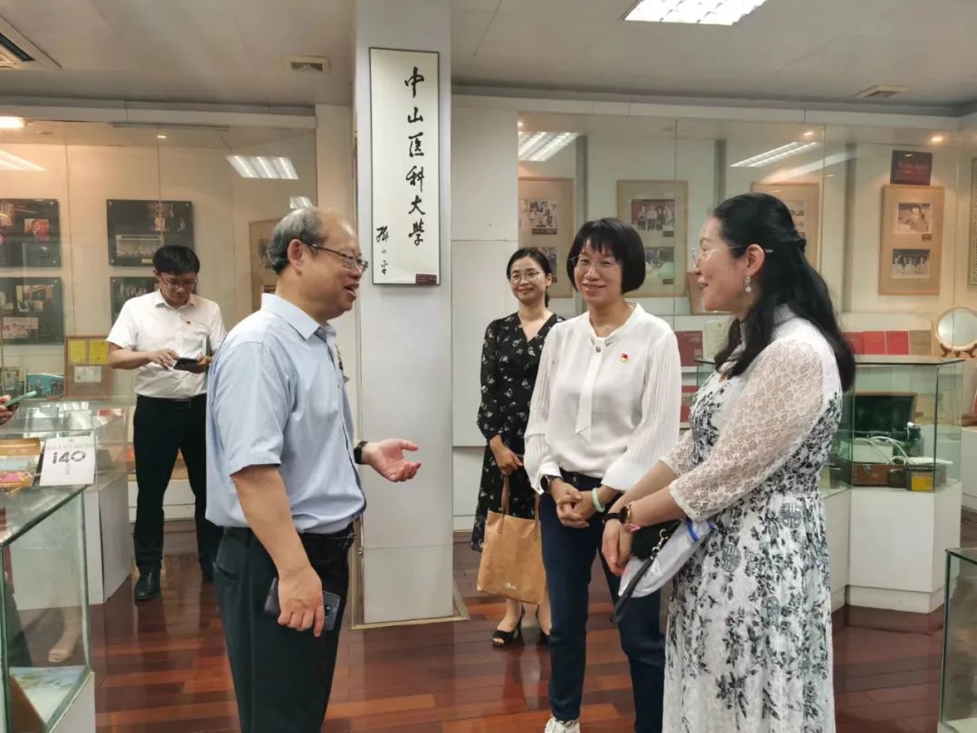 参观了医学博物馆,医学标本馆,聆听了中山医学院的发展历程和陈心陶