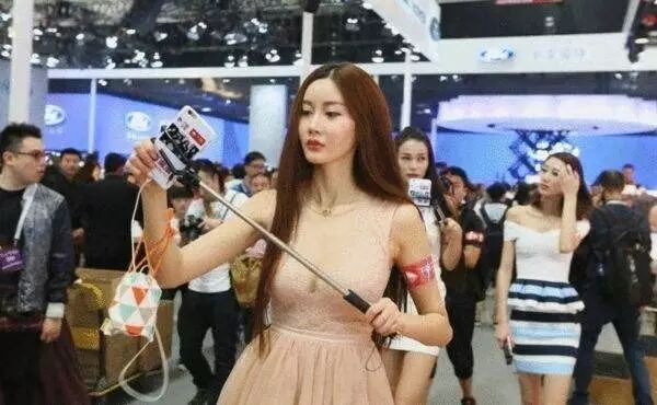【九枝兰】从百播大战到倒闭潮，2017年直播行业该往哪走？-图片1