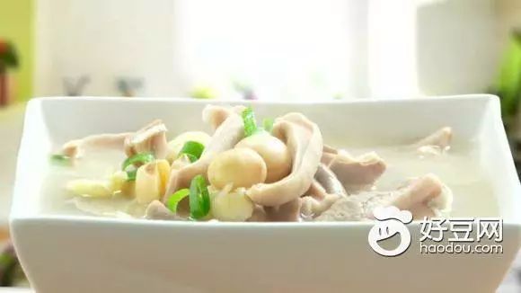 我们今天要准备的食材有猪肚一个
