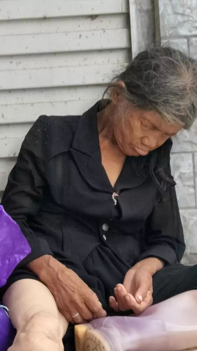 文地街头有一位流浪老奶奶,有谁认识?