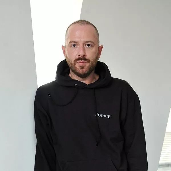 潮牌vetements创始人,巴黎世家现任创意总监demna gvasalia