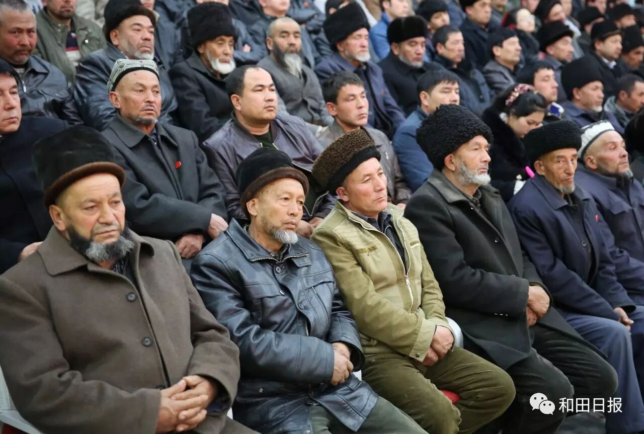 地區(qū)在皮山縣召開“2·14”案件獎懲大會上，皮山縣各鄉(xiāng)鎮(zhèn)派出農(nóng)民代表參加會議。