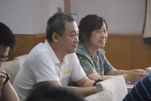 高二年级同学和老师们是MT制度的先行者,已经经历两年MT生活的他们,在自主管理上更加成熟、更有默契。即将踏上高三征途,他们对过去一学期里的精彩与成功做出肯定。人文MT展示了诸如敦煌学巡展、模拟政协、辩论文化、法律课题研究等人文特色活动; 工程MT在FTC机器人设计与制造、Arduino与3D打印、航空航天等特色课中获得累累硕果;经济团队积极探索经济专业知识同高中基础学科之间的联系,大力发展交叉课程,在打牢基础的同时提升素质;数学MT在信息竞赛、数学竞赛、物理竞赛以及科技创新类比赛中取得了优异成绩;外语MT