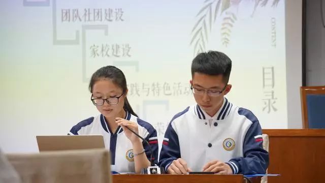 高二年级同学和老师们是MT制度的先行者,已经经历两年MT生活的他们,在自主管理上更加成熟、更有默契。即将踏上高三征途,他们对过去一学期里的精彩与成功做出肯定。人文MT展示了诸如敦煌学巡展、模拟政协、辩论文化、法律课题研究等人文特色活动; 工程MT在FTC机器人设计与制造、Arduino与3D打印、航空航天等特色课中获得累累硕果;经济团队积极探索经济专业知识同高中基础学科之间的联系,大力发展交叉课程,在打牢基础的同时提升素质;数学MT在信息竞赛、数学竞赛、物理竞赛以及科技创新类比赛中取得了优异成绩;外语MT