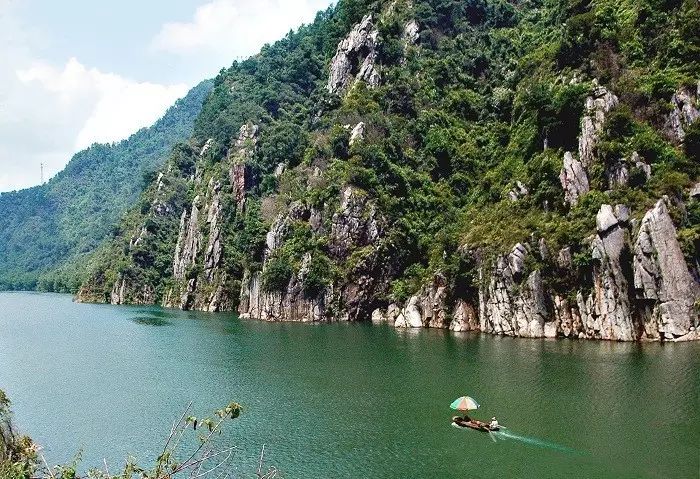 浈阳峡远眺(黄振生摄)