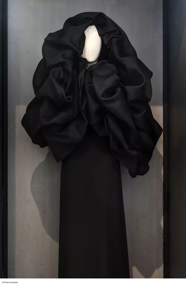 巴黎时装无依透明走秀视频_巴黎时装透明服装展_巴黎半裸透明时装周