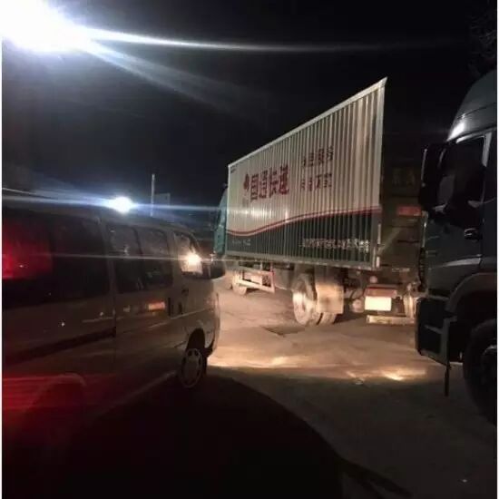 贾跃亭狠狠狠狠狠狠闹心；王卫身价超1500亿；马云调侃史玉柱穿衣…… | 黑马早报