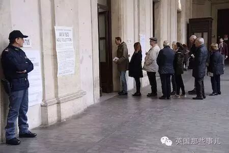 一场修宪公投，意大利天翻地覆 这究竟是要干嘛？