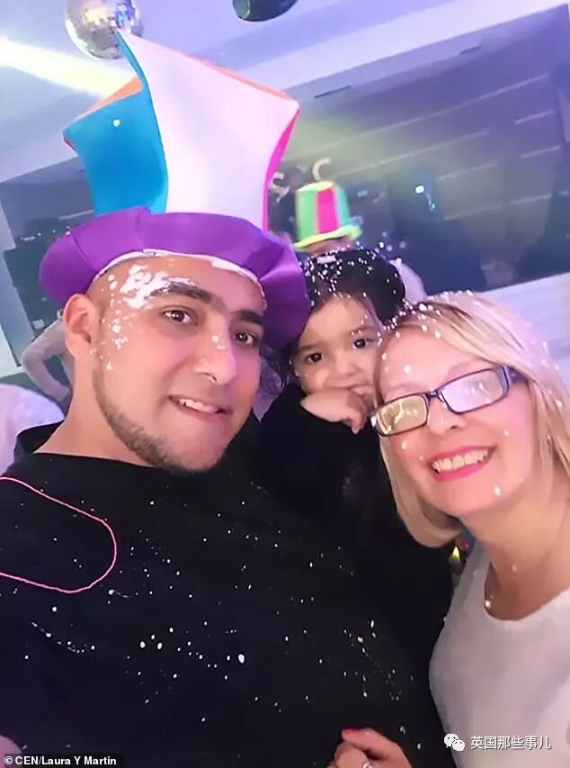 妈妈遇袭昏迷一个月，女儿趴在身边喊饿，她居然苏醒给孩子喂奶了！