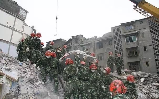 9年前，汶川地震中与死神角力的中国力量！