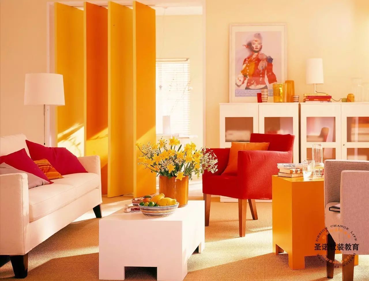 橙色:橙色让人潜意识里联想到太阳光,所以在橙色的房间里,会给人带来