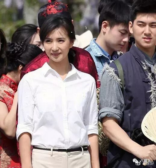 39岁“万人迷”上热搜，气质比18岁少女还好，仪态真是一把整容刀！