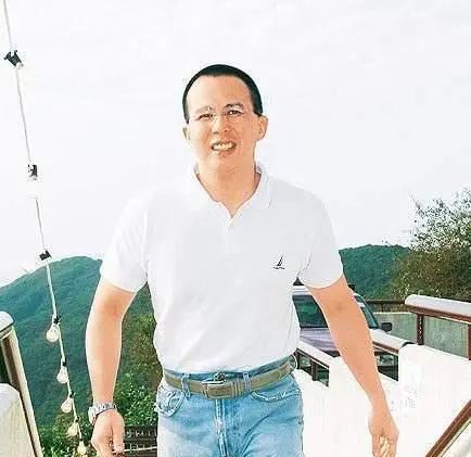 李泽楷全家福曝光从小锦衣玉食女友郭嘉文已有退出豪门之意