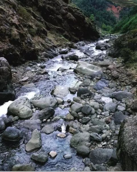 岔河溪流叠水