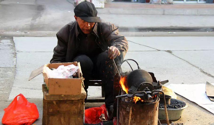 兰州老式爆米花,砰地一声是否惊起你的回忆?