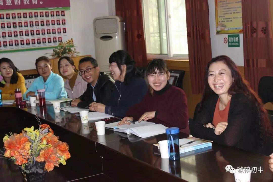 新福园中学与虢镇
哪有办公家具初中开展交流研讨活动