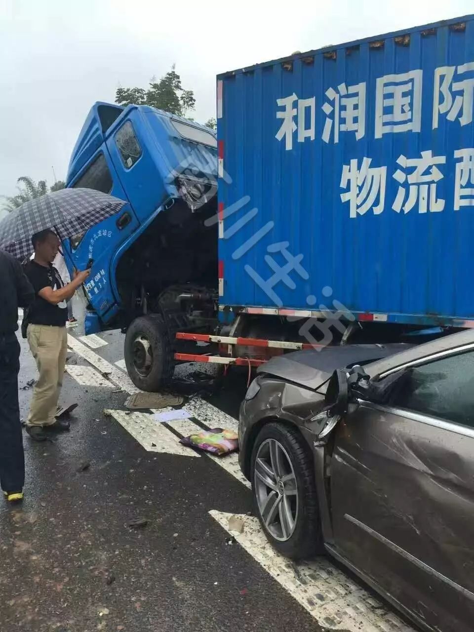 南川到重慶接龍附近發生多車追尾，現場慘烈！（附：大量現場圖片） 搞笑 第7張