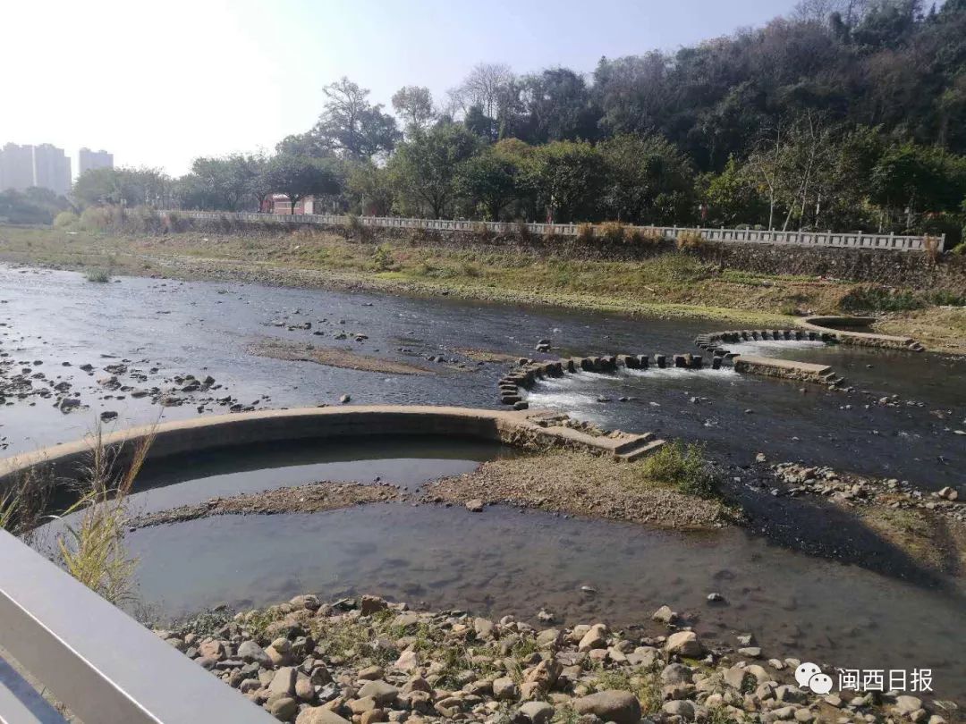 鲜为人知的是,小溪河多年前已建有两个拦河坝——东山中粉电厂坝,莲东