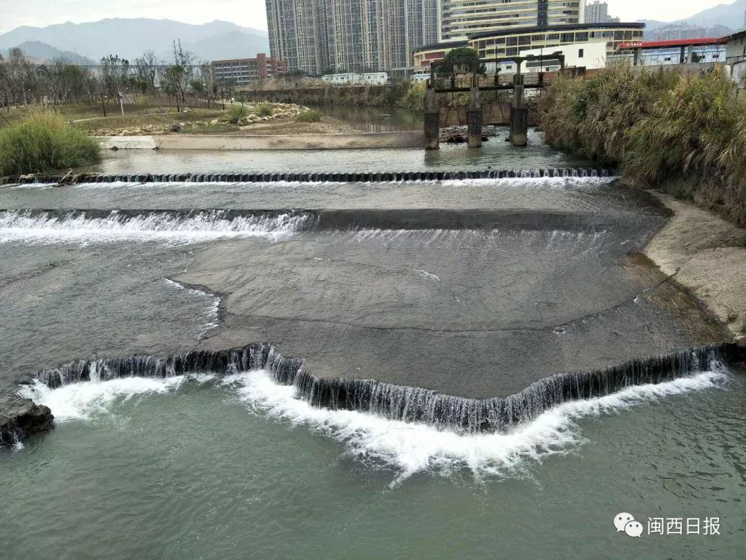 鲜为人知的是,小溪河多年前已建有两个拦河坝——东山中粉电厂坝,莲东