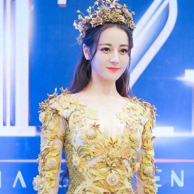 佟丽娅和迪丽热巴差距有多大?网友:一个真女神,一个假高贵!